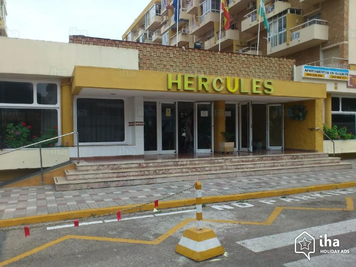 con vistas al mar y la piscinas!! Apartamento Benalmádena