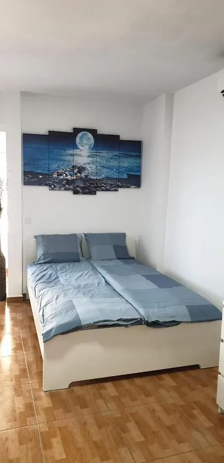 con vistas al mar y la piscinas!! Apartamento Benalmádena