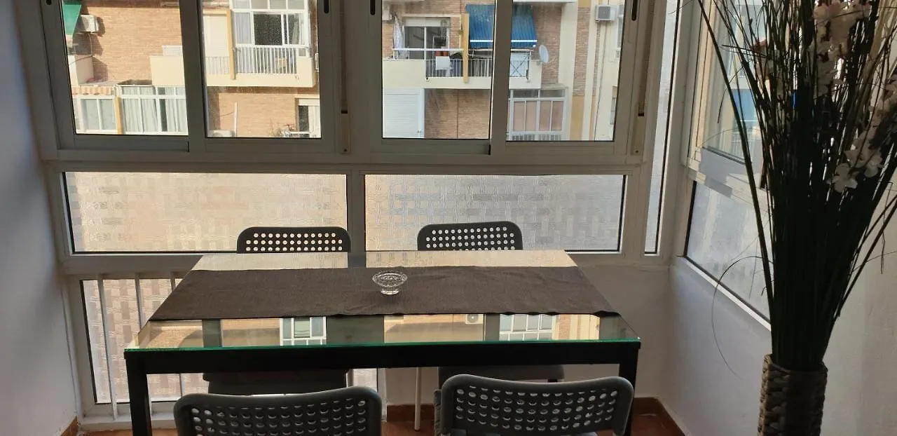 con vistas al mar y la piscinas!! Apartamento Benalmádena